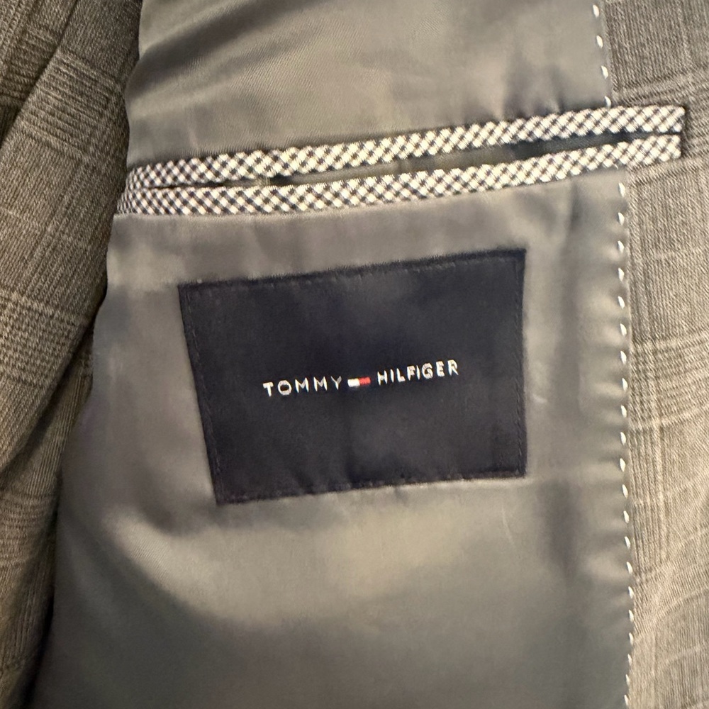 Men's Gray suit - Picture 3 of 5